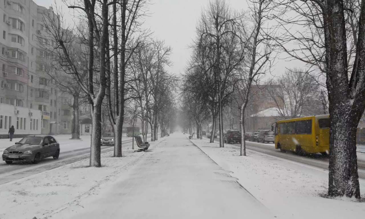 Завірюха у Че: зимова монохромність робить місто інакшим (ФОТОРЕПОРТАЖ)