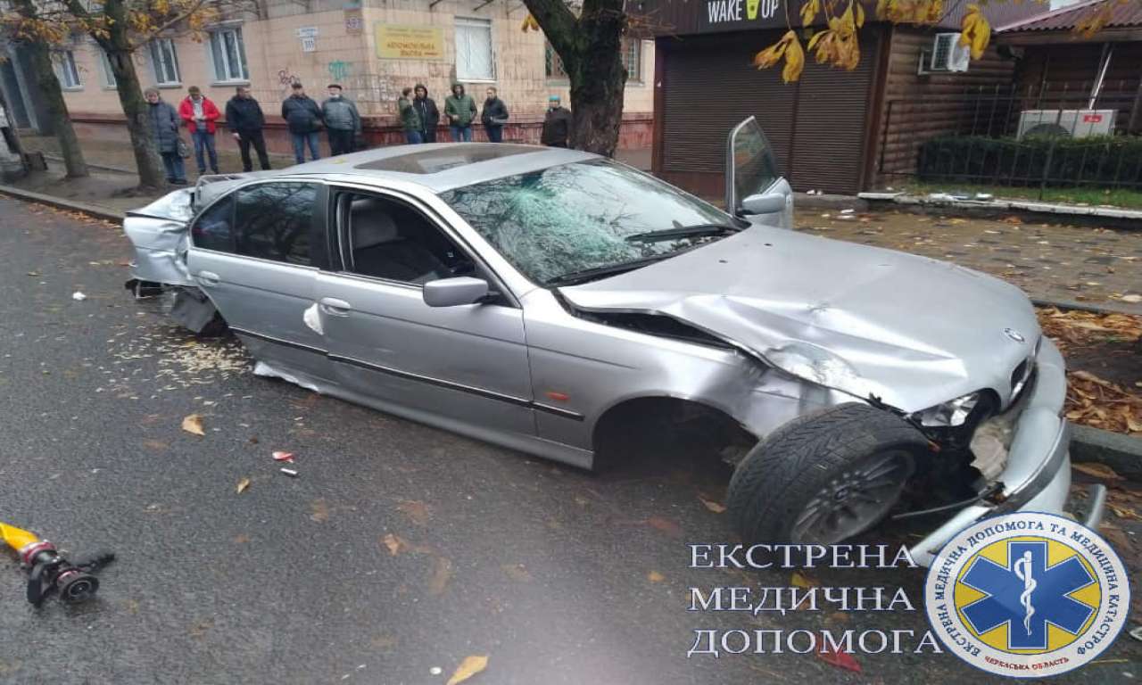 В аварії у Черкасах зіткнулися одразу три автівки (ФОТО)