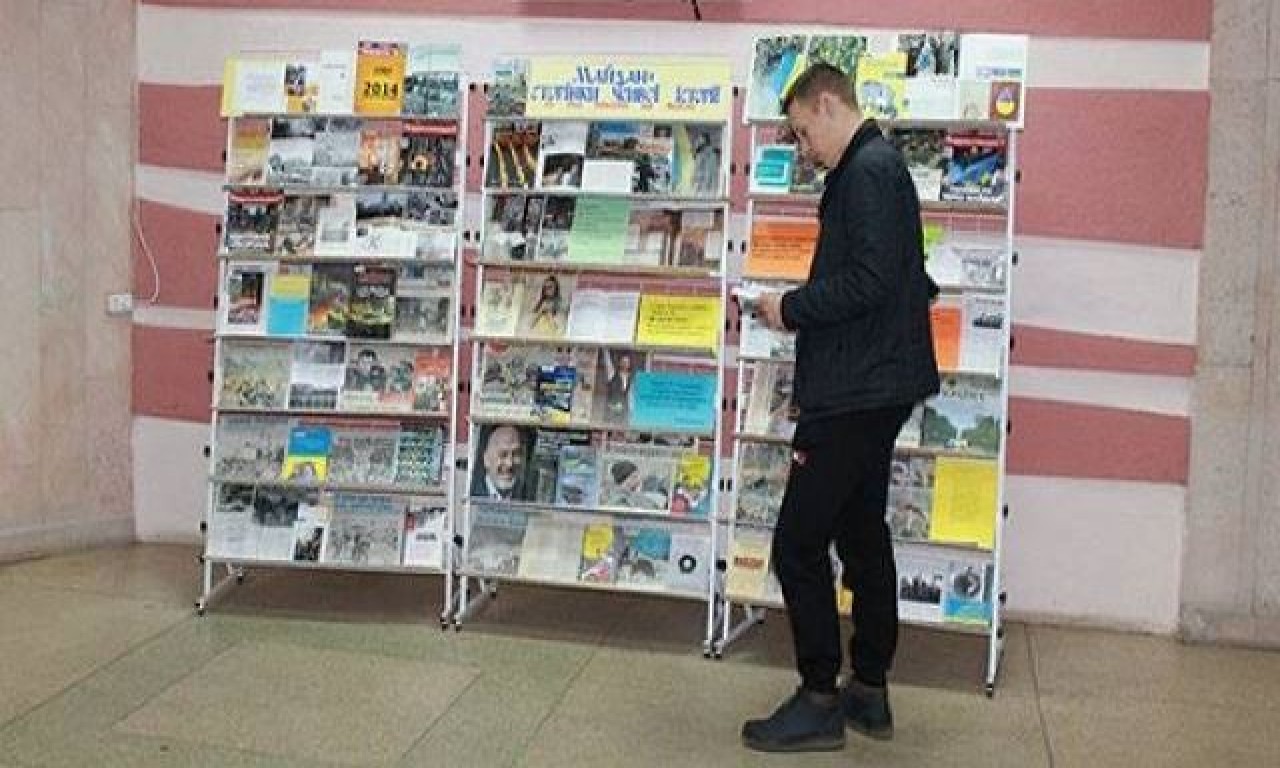 «Майдан: сторінки живої історії» відкрився у бібліотеці ім. Шевченка