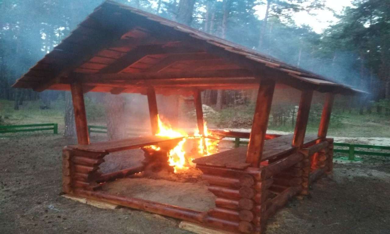 Вандали підпалили альтанку в рекреаційному пункті на Чигиринщині (ФОТО)